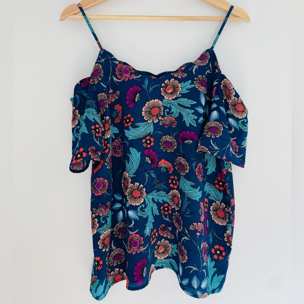 Monteau Los Angeles XL off the shoulders scalloped floral top